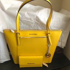 Michael Kors Jet Set Tote (yellow)